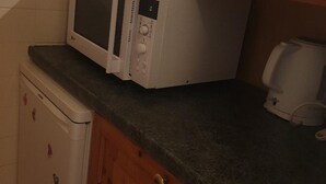 A kitchen with a microwave, a coffee maker, and a dishwasher. - Charming 32m² studio, balcony, near slopes, Les Menuires (Les Menuires)