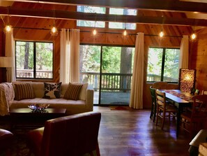 Smart TV, fireplace, printers - NEW LISTING!! Buddy's Barn--An Oasis in the Woods (Arnold)