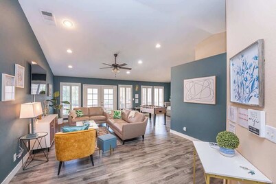 Cozy 3BR Home with Pool & Spa - 9 Mi to LV Strip!