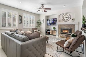 テレビ、書斎 / ワークスペース