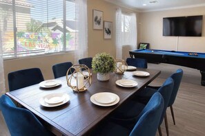 Dining - Fun in the Sun - Luxury 4BR Vegas Home w Pool! (Henderson)