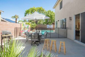 تناول الطعام بالخارج