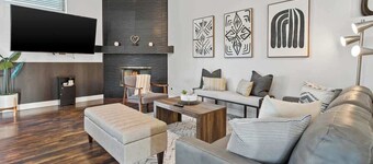 Hideaway Getaway - Newly Remodeled 3BR Vegas Home