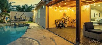 Hideaway Getaway - Newly Remodeled 3BR Vegas Home