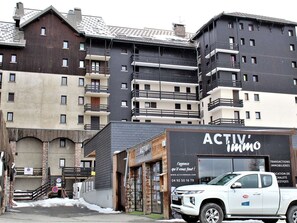 Exterior - Studio for 4 at ski-in/ski-out with balcony, pets allowed (Risoul)