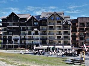 Exterior - Studio for 4 at ski-in/ski-out with balcony, pets allowed (Risoul)