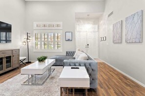 TV, fireplace, Netflix, Hulu