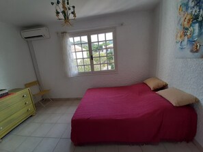 3 bedrooms, iron/ironing board, free WiFi, wheelchair access