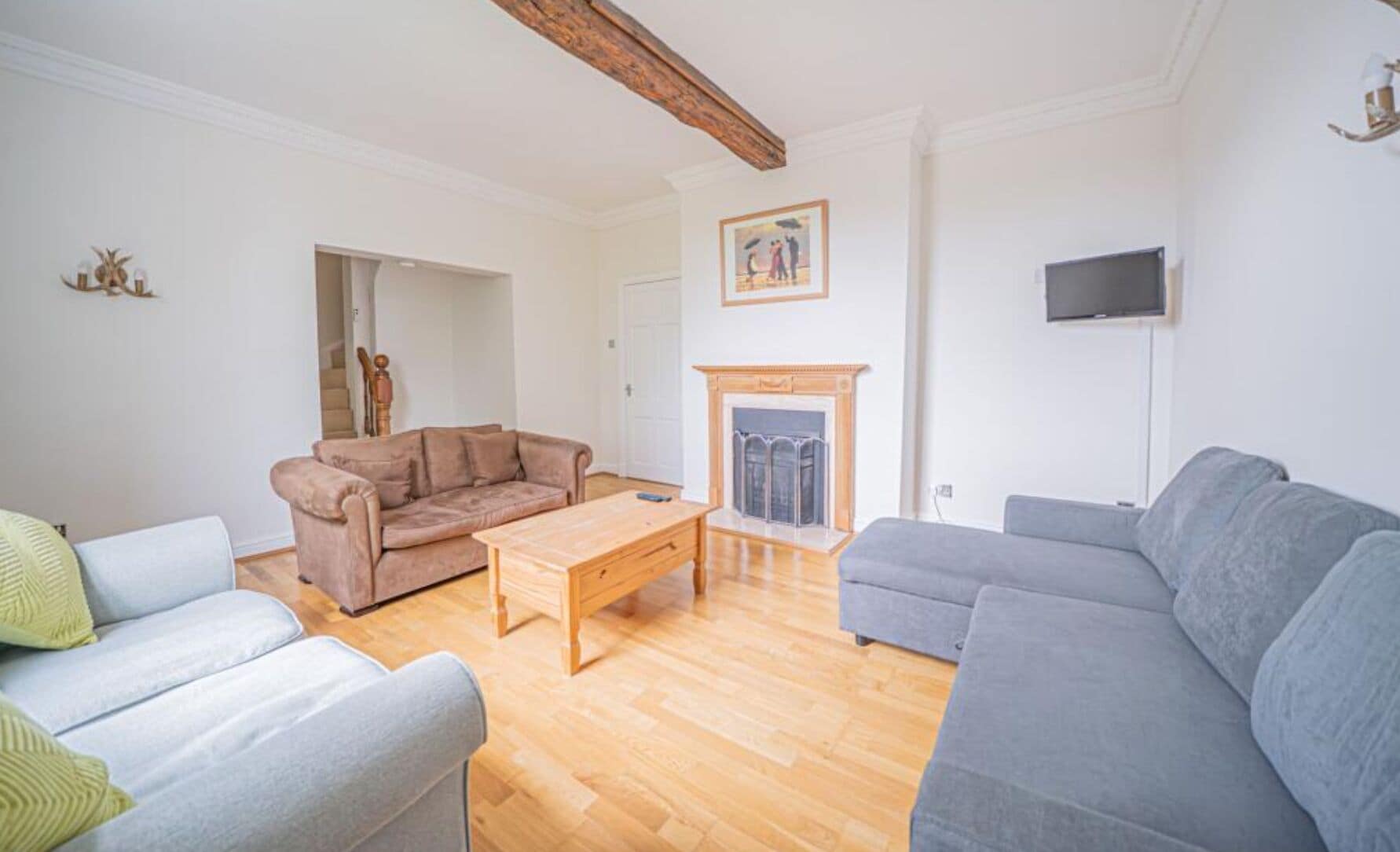 Smart TV, fireplace