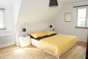 2 chambres, fer et planche à repasser, lit parapluie, Wi-Fi gratuit