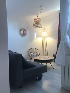 Smart TV - Ecolodge building with 4 two-room apartments for 14 people (Bordeaux)