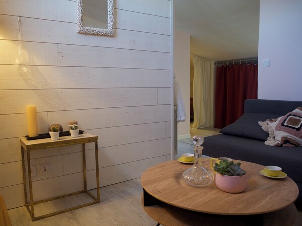 Smart TV - Ecolodge building with 4 two-room apartments for 14 people (Bordeaux)