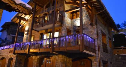 Chalet Versoye self-catered chalet, ensuite beds, spa, boot warmer. Sleeps 12