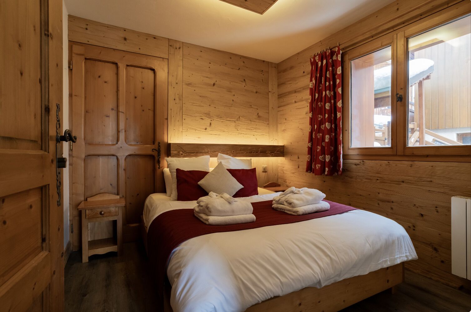 6 bedrooms, travel crib, free WiFi, bed sheets