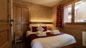 6 bedrooms, travel crib, free WiFi, bed sheets