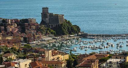 Beach House, 300 m dal mare, Marina di Massa, free bike, wifi, air conditioning