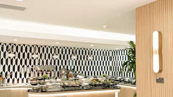 Petit déjeuner buffet (75 SAR par personne)