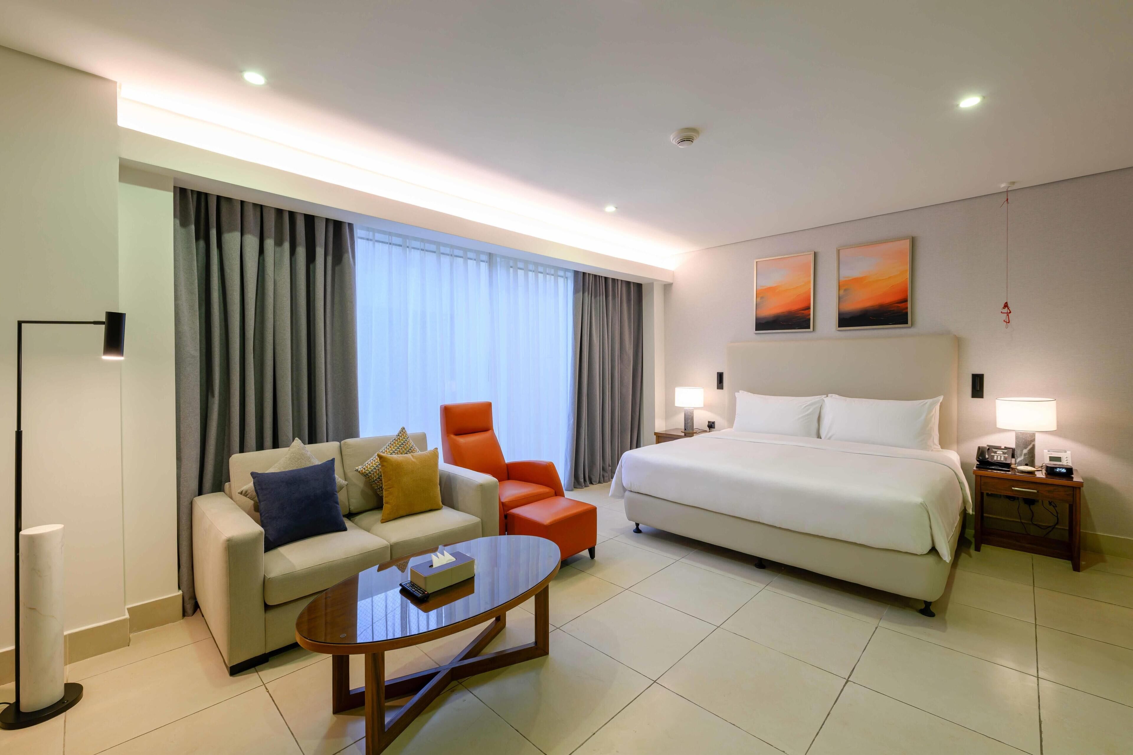 Premium Suite, 1 King Bed, Accessible | Egyptian cotton sheets, premium bedding, in-room safe, soundproofing