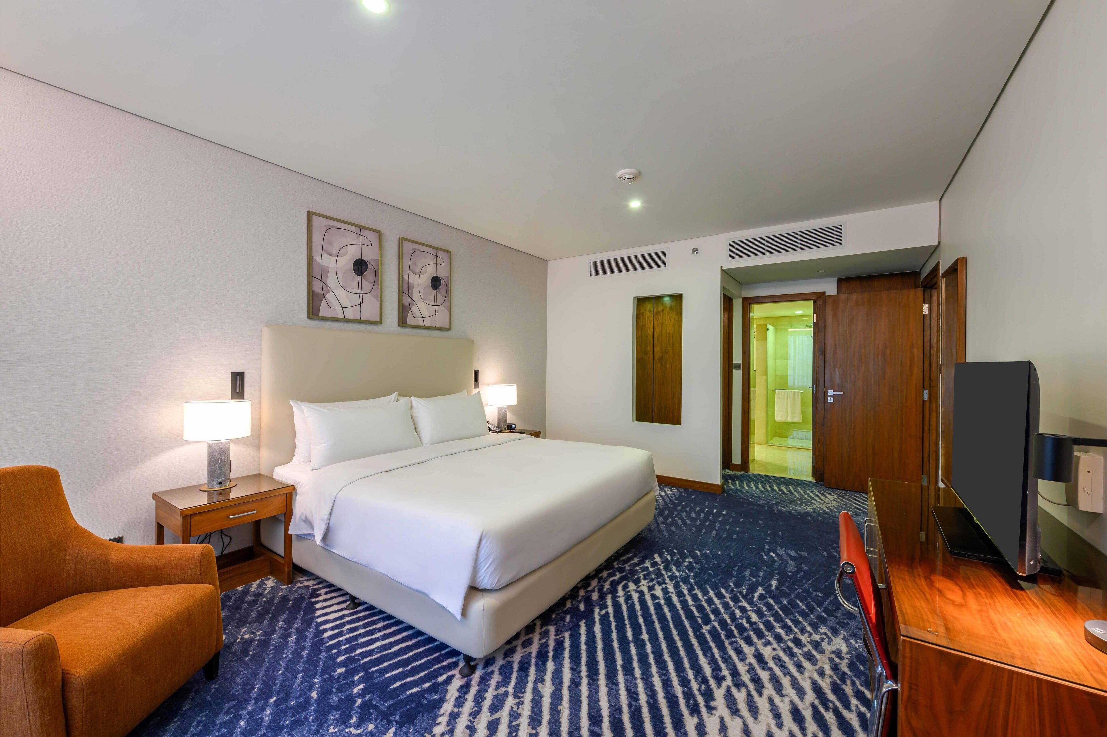 Premium Suite, 1 King Bed | Egyptian cotton sheets, premium bedding, in-room safe, soundproofing