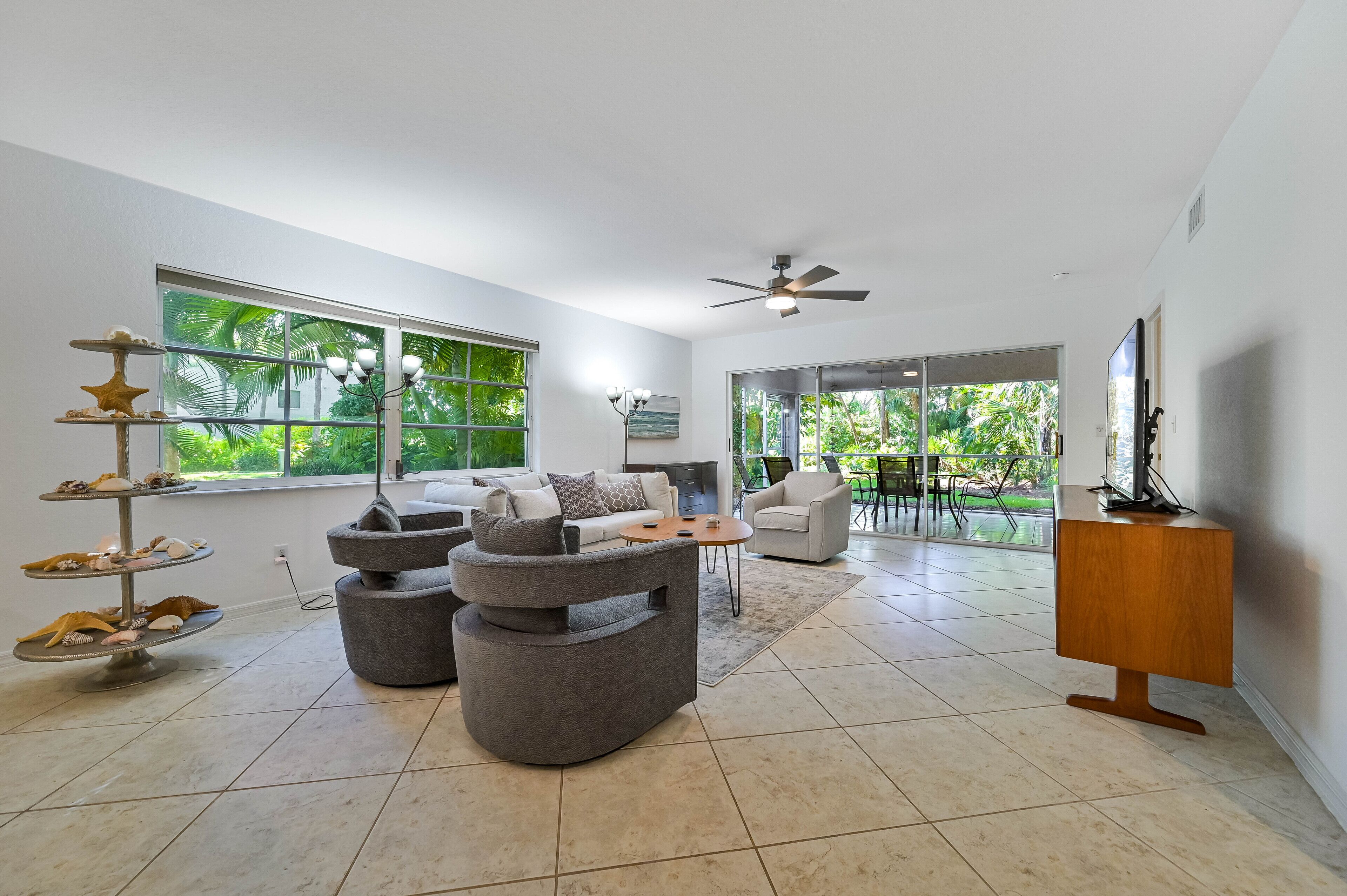 TV connectée, lecteur de DVD, espaces bureaux, imprimantes