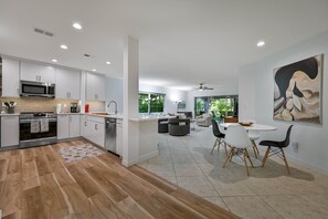 雪櫃、微波爐、焗爐、爐具