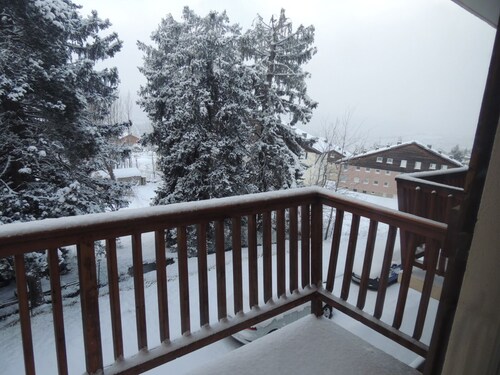 Charming south-facing studio-cabin for 4 people