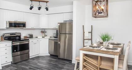 Location! Quality! Comfort! " The downtown Gem "