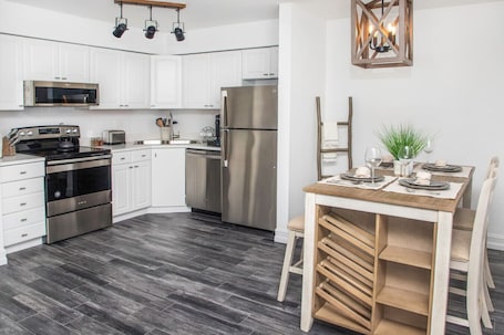 Fridge, microwave, oven, stovetop. Location! Quality! Comfort! " The downtown Gem "