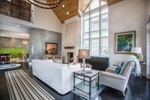 Smart TV, fireplace, stereo