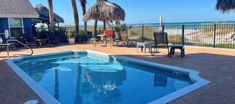 ON THE BEACH COZY CONDO, OCEAN VIEWS, STEPS FROM THE WATER, AT THE HEART OF IRB