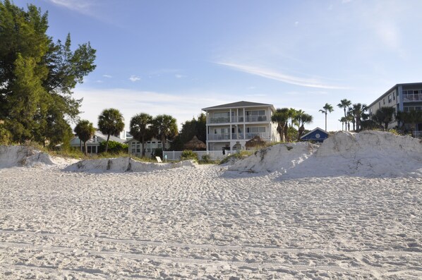 Exterior - ON THE BEACH COZY CONDO, OCEAN VIEWS, STEPS FROM THE WATER, AT THE HEART OF IRB (Indian Rocks Beach)