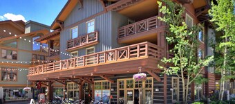 Modern Hotel Room in Center Village - TM225A by Redawning