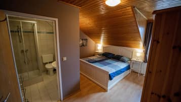 5 slaapkamers, een strijkplank/strijkijzer, reisbedje, gratis wifi