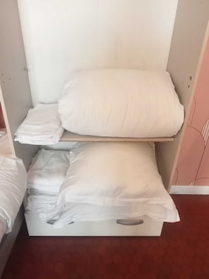 1 camera, ferro/asse da stiro, Wi-Fi, lenzuola