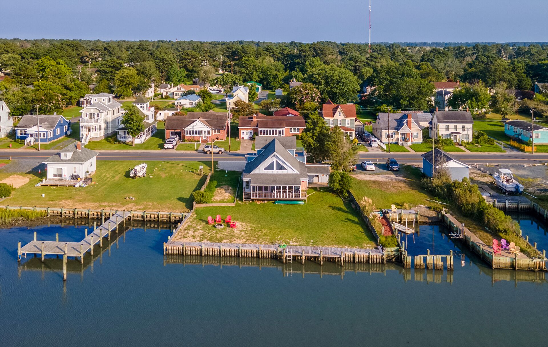 Lookout on Main - Your Waterfront Wonderland!