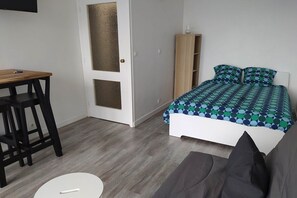 Iron/ironing board, travel crib, free WiFi, bed sheets