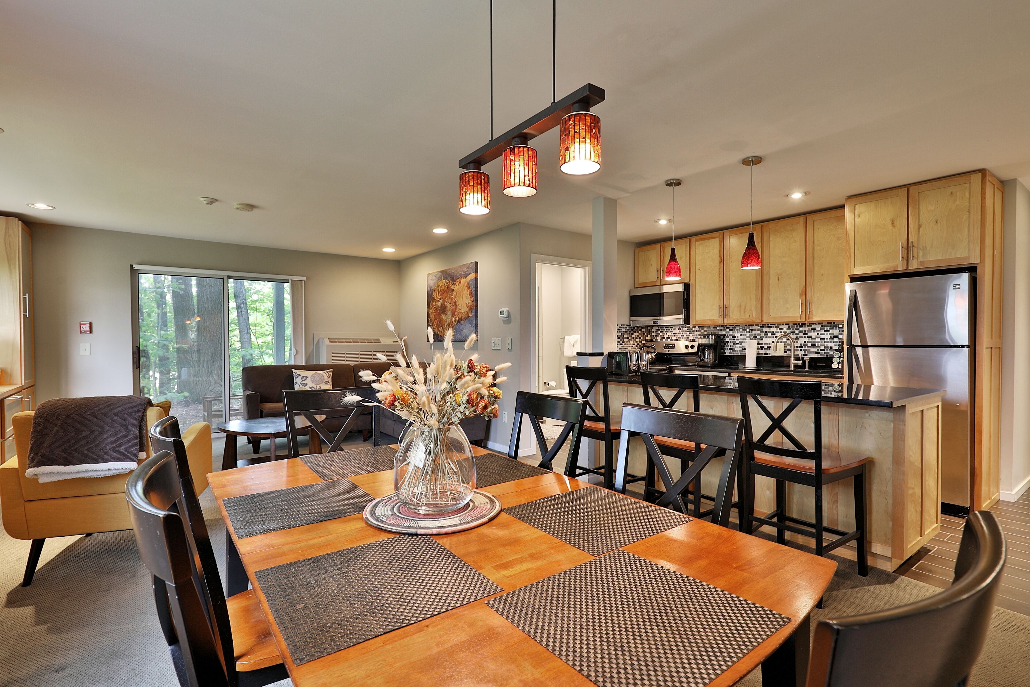 Roomy Killington Double Condo w/ Main Suite and Private Lock Off. Close to Resort 31