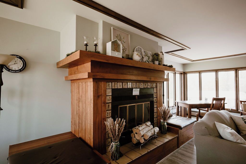 Smart TV, DVD player, books, video library