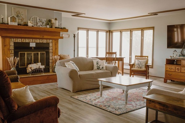 Smart TV, DVD player, livros, videoteca