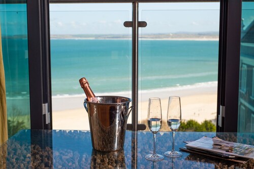 3 Porthminster Mews -  an apartment that sleeps 4 guests  in 2 bedrooms