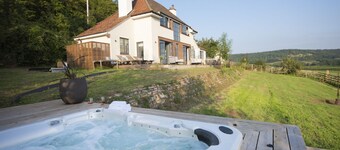 Decoy Farm House -  a house that sleeps 6 guests  in 3 bedrooms