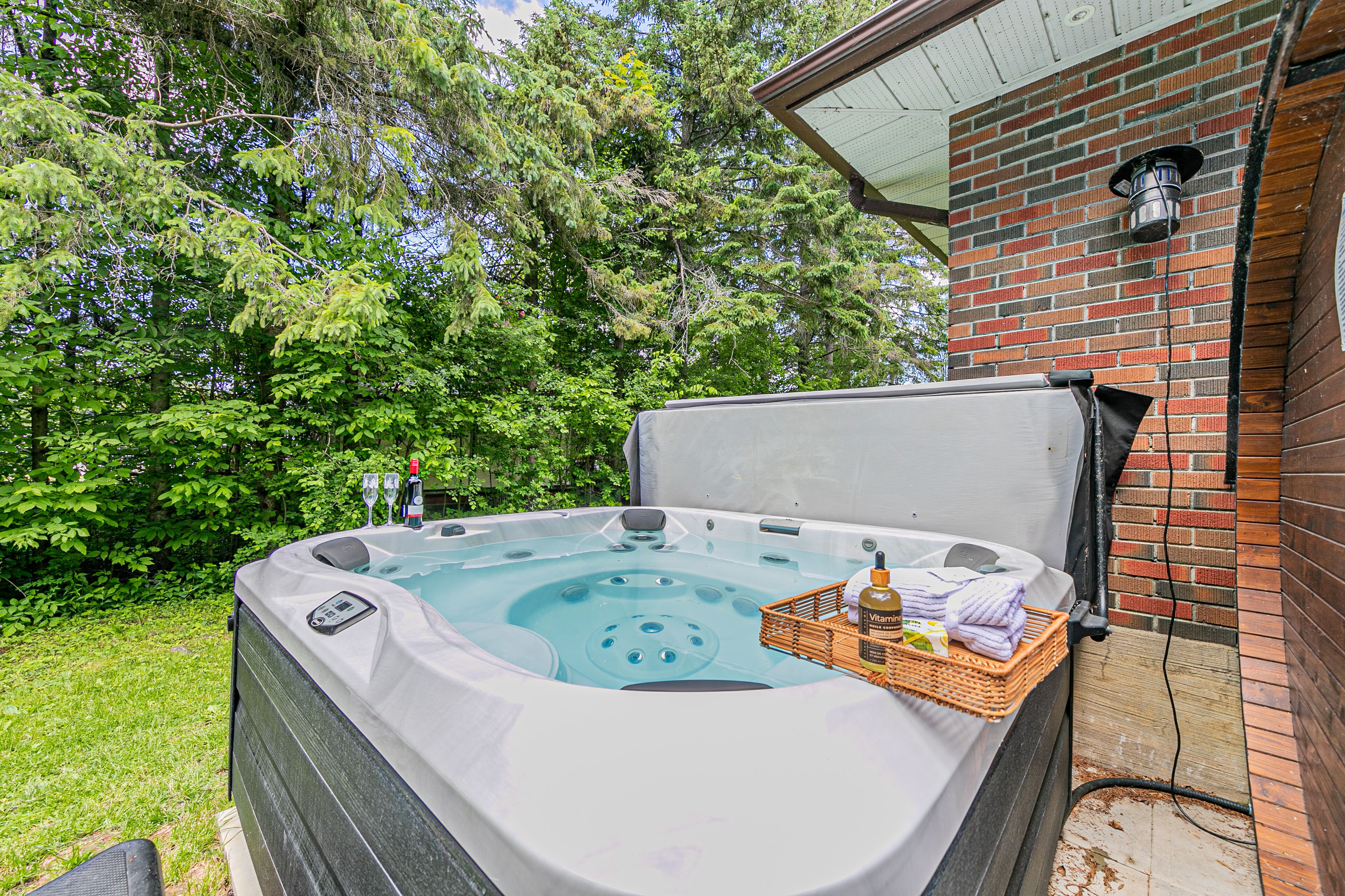 Outdoor spa tub