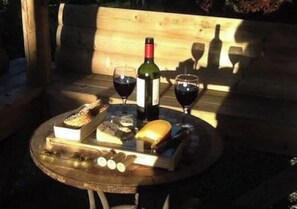 Outdoor dining - The Apartment 1BR Ensuite & Kitchenette (Dysert O'Dea, Corofin)