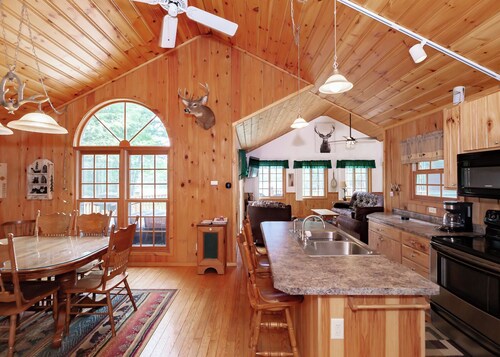 Cozy Cabin On The Lake