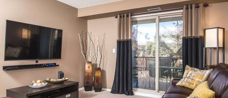 تلفزيون ذكي، ألعاب فيديو، كُتُب