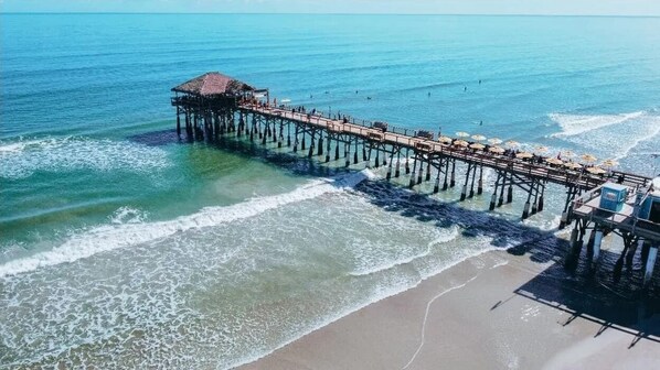 Beach nearby, sun-loungers, beach towels