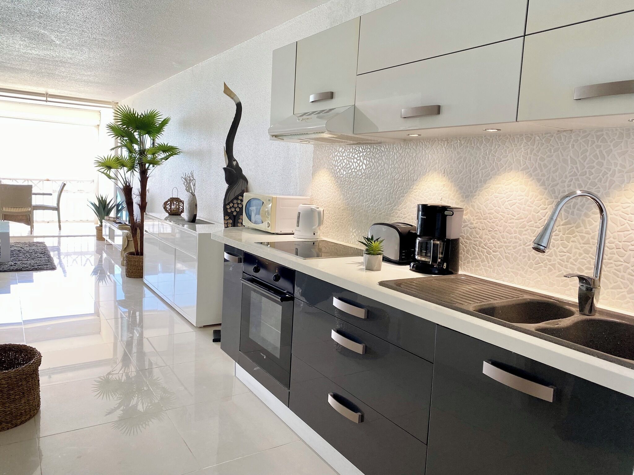 冰箱、微波炉、烤箱、炉灶