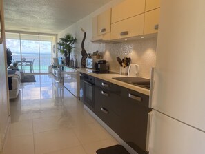 雪櫃、微波爐、焗爐、爐具