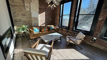 Smart TV, fireplace, DVD player, books