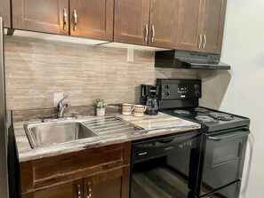 Fridge, microwave, oven, stovetop - Apex Mountain ~ Precision Palace ~ Apex Mountain Inn (Apex Mountain Resort)